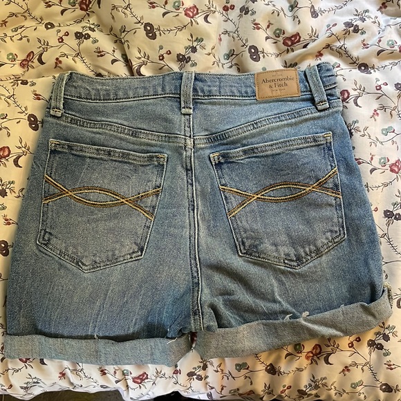 Abercrombie & Fitch Shorts - Picture 2 of 4